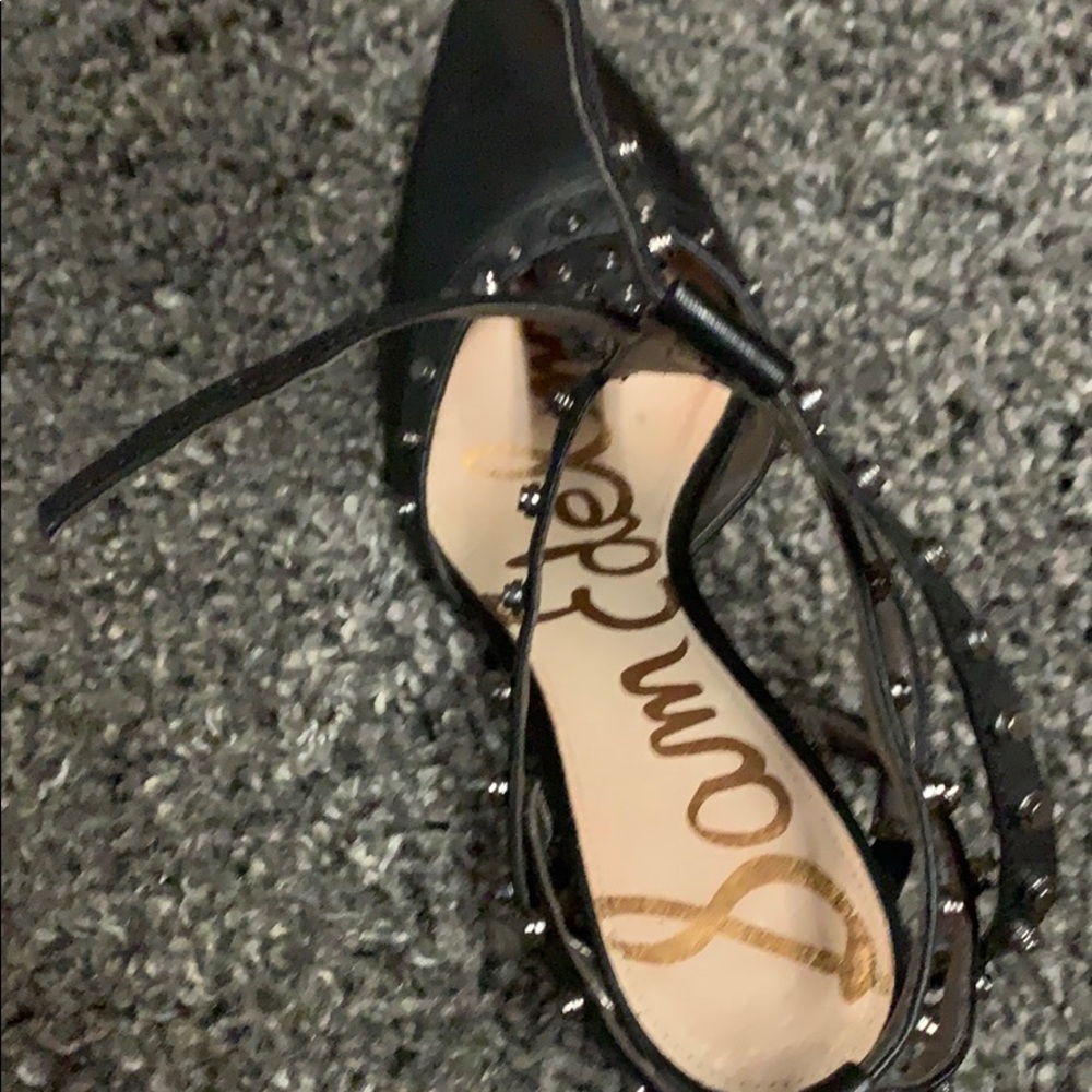 Shoes - Picture 4 of 5